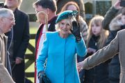 Camilla odabrala sjajan dizajnerski plavi kaput, a izborom broša odala počast pokojnoj kraljici Elizabeti