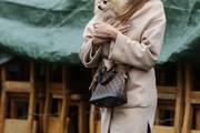 Stylish dama u najslađem društvu prošetala zagrebačkom špicom i ukrala pozornost prolaznika
