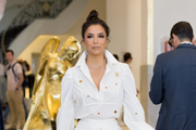 Na klasike je stavila vlastiti modni potpis: Eva Longoria u kombinaciji košulje i suknje prošetala Cannesom